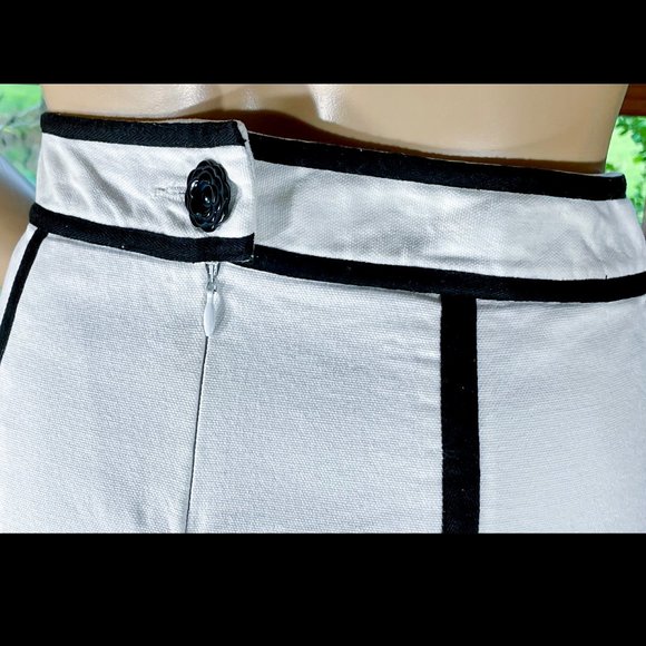 ▪️NANETTE LEPORE▪️Mod Floral Embroidered Laser Cut Pocket Skirt - Picture 5 of 11